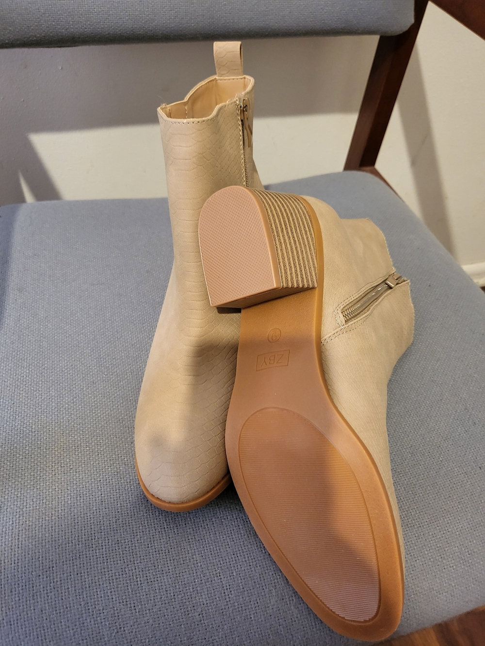 NWOT NO BRAND Beige Cream Ankle Booties with Block Heel - Picture 3 of 5